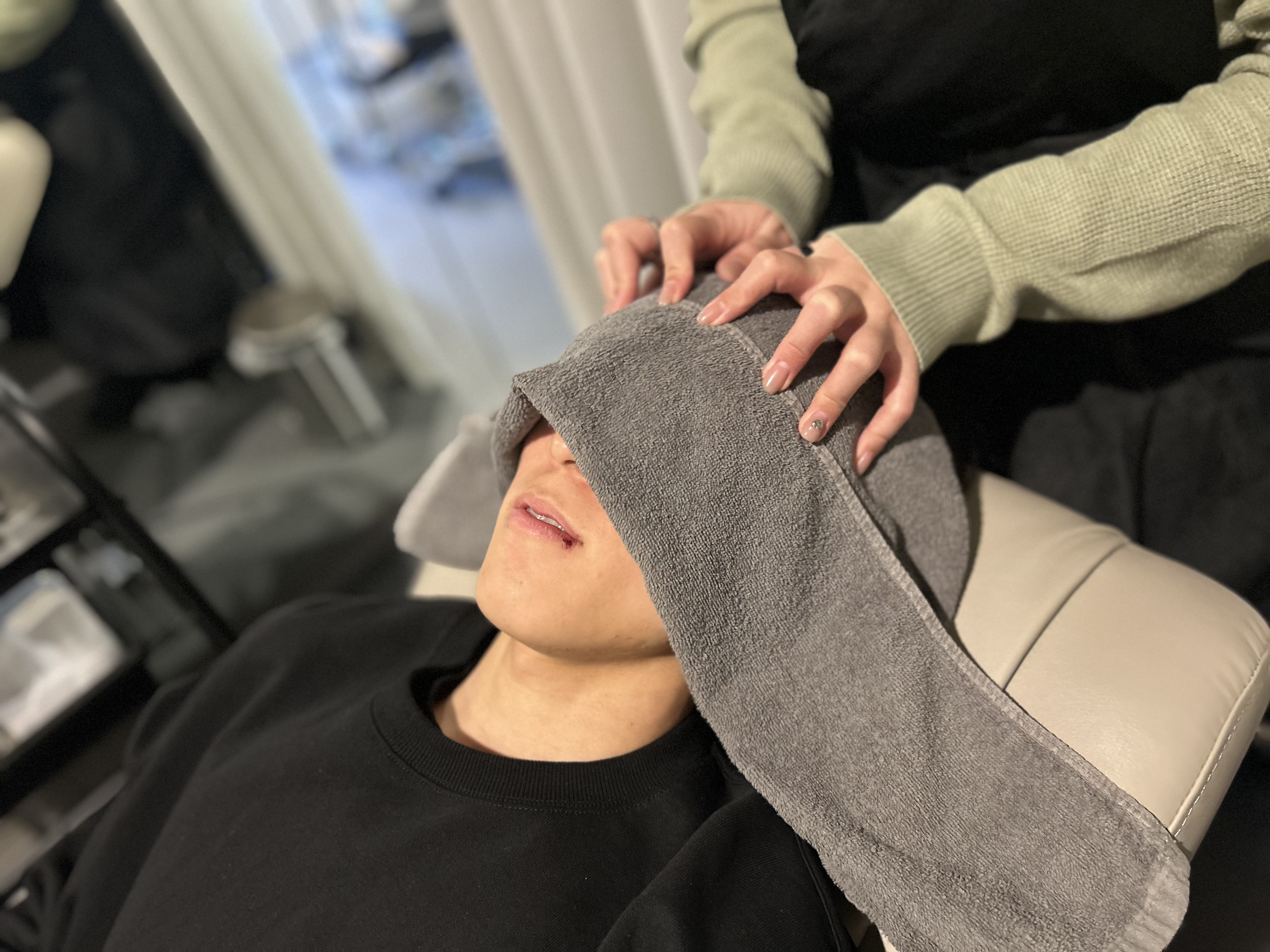 ドライヘッドスパ施術中