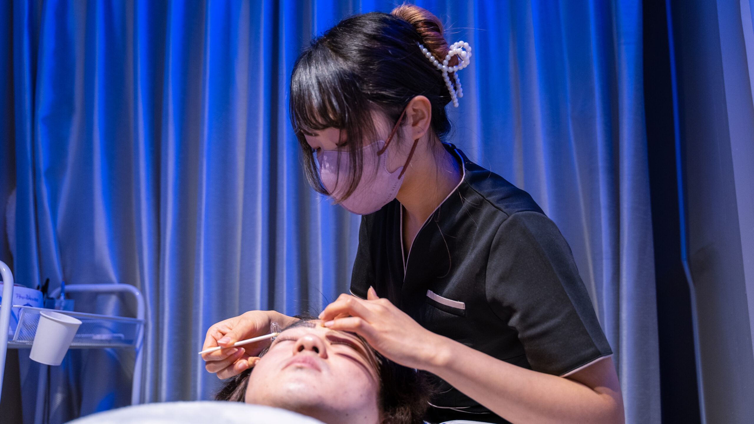 眉毛WAX施術中